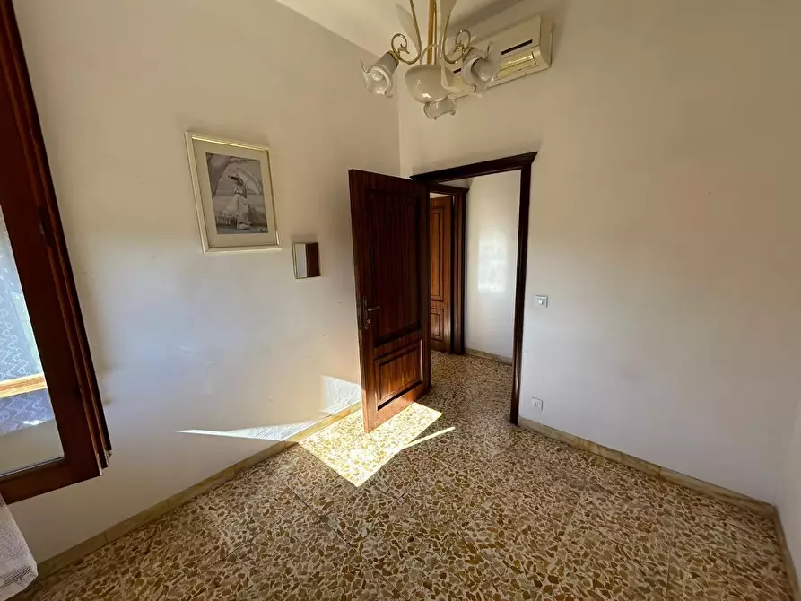 Immagine 11 di Appartamento in vendita  a Siena