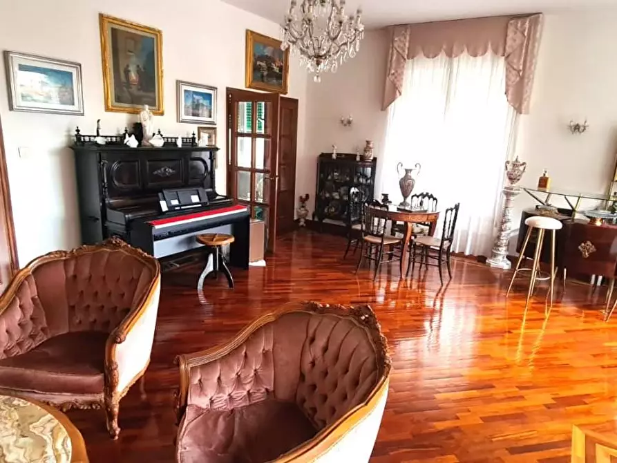 Immagine 2 di Appartamento in vendita  a Livorno