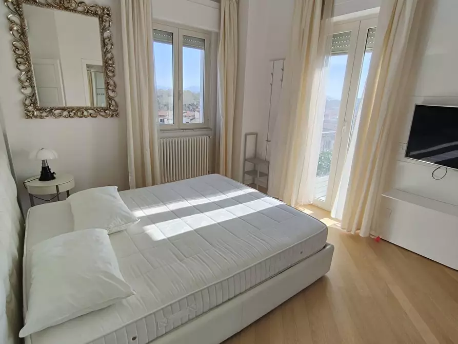 Immagine 14 di Mansarda in vendita  a Viareggio