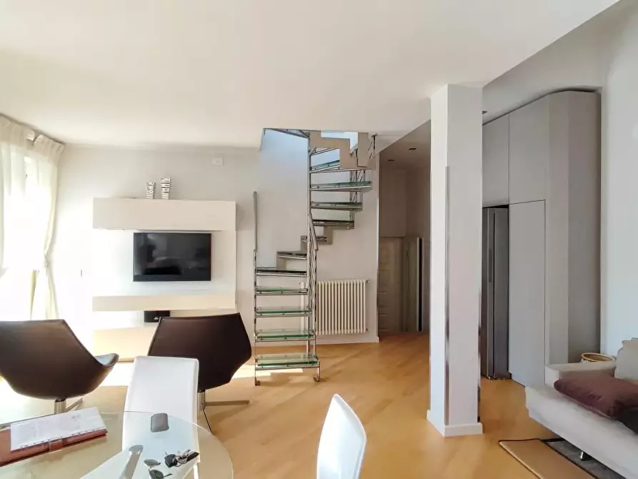 Immagine 9 di Mansarda in vendita  a Viareggio