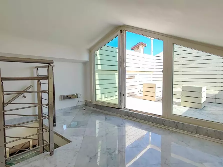 Immagine 24 di Mansarda in vendita  a Viareggio