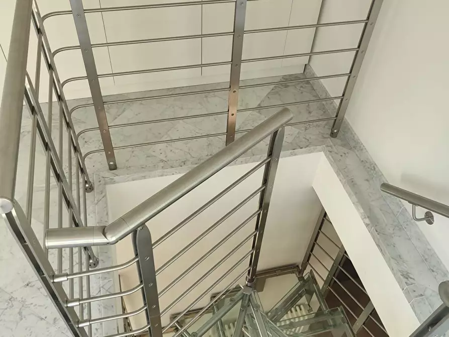 Immagine 26 di Mansarda in vendita  a Viareggio