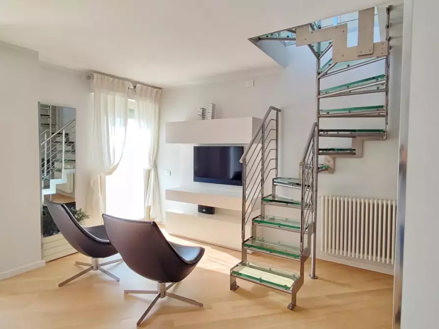 Immagine 7 di Mansarda in vendita  a Viareggio