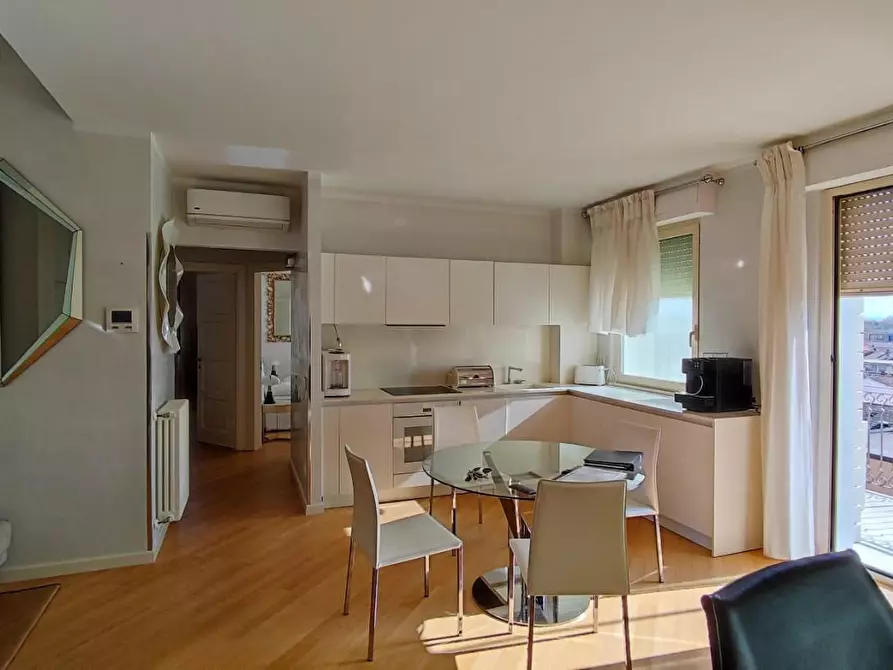 Immagine 12 di Mansarda in vendita  a Viareggio