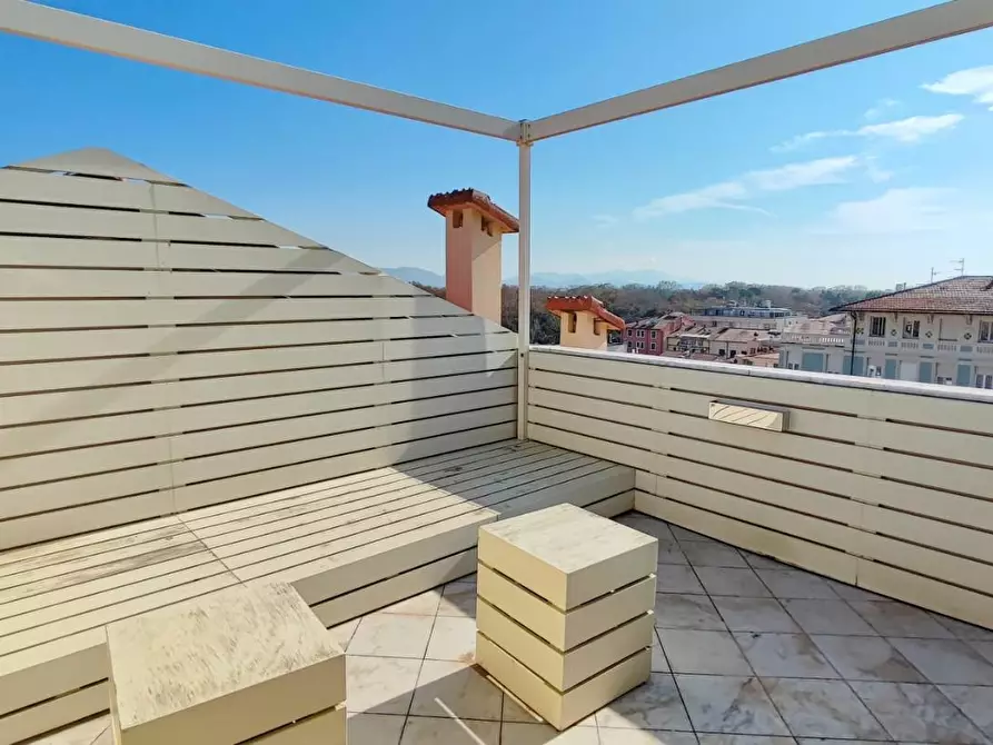 Immagine 18 di Mansarda in vendita  a Viareggio