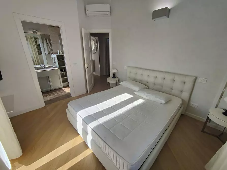 Immagine 10 di Mansarda in vendita  a Viareggio