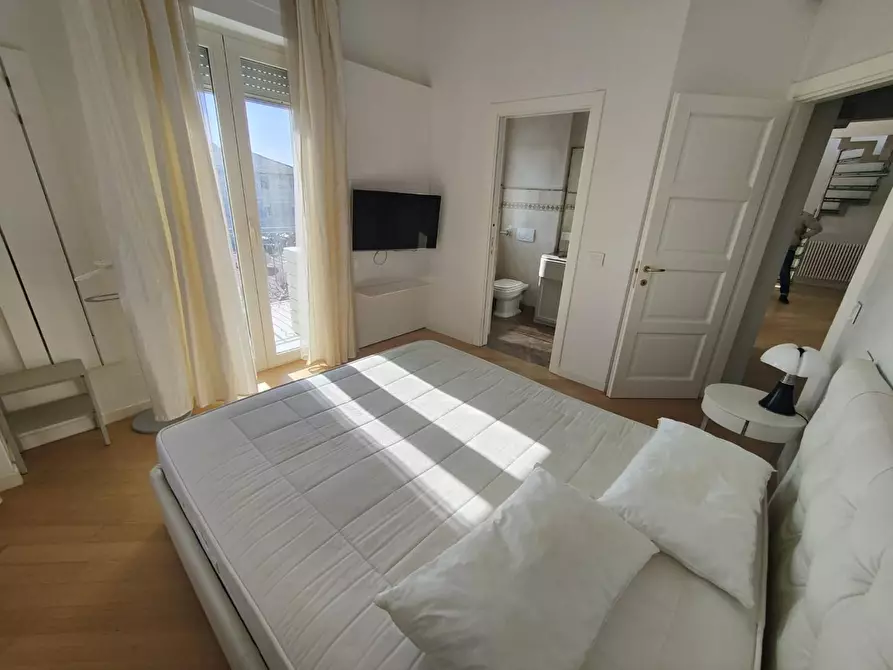 Immagine 13 di Mansarda in vendita  a Viareggio