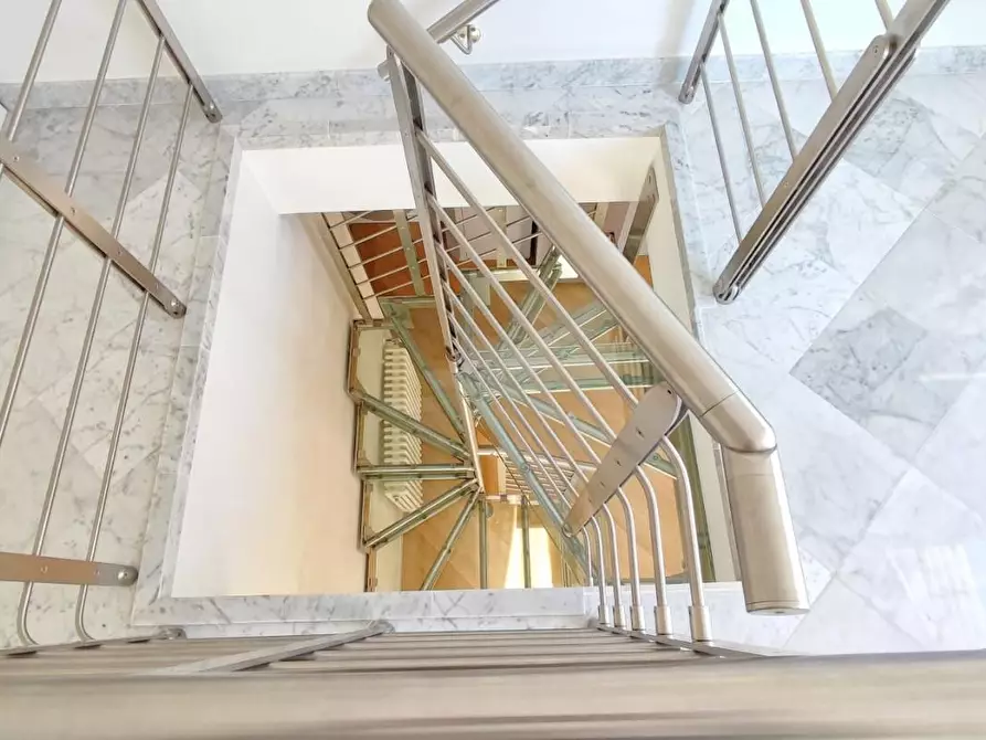 Immagine 22 di Mansarda in vendita  a Viareggio