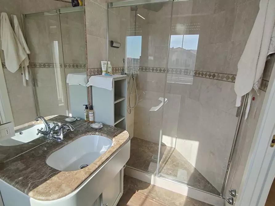 Immagine 16 di Mansarda in vendita  a Viareggio