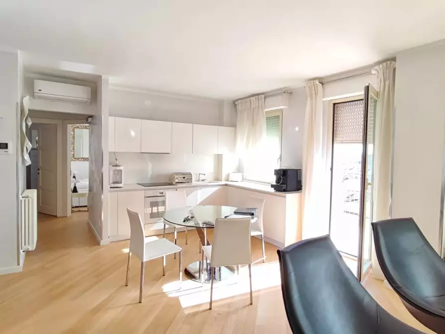 Immagine 11 di Mansarda in vendita  a Viareggio