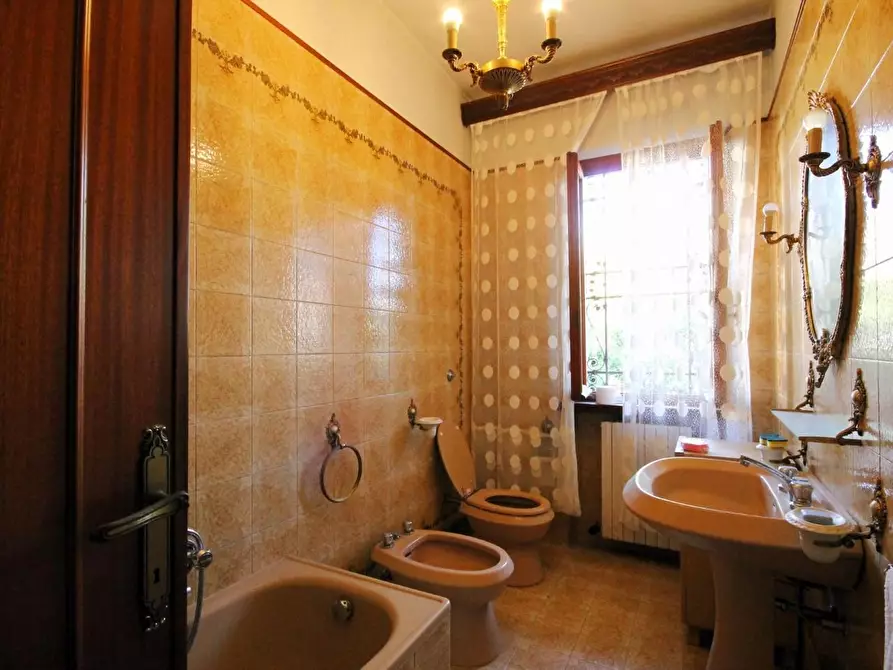 Immagine 18 di Villa in vendita  a Porcari