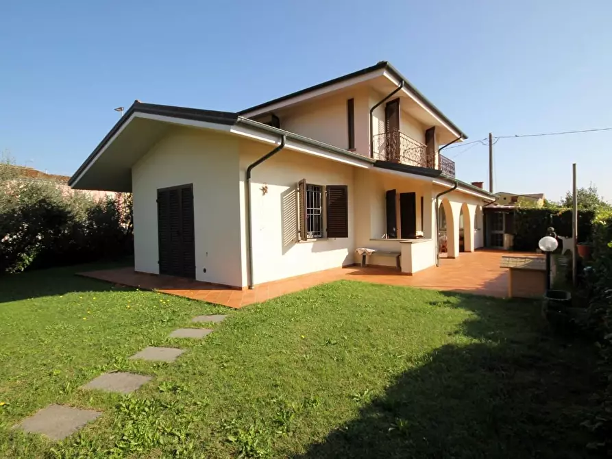 Immagine 4 di Villa in vendita  a Porcari