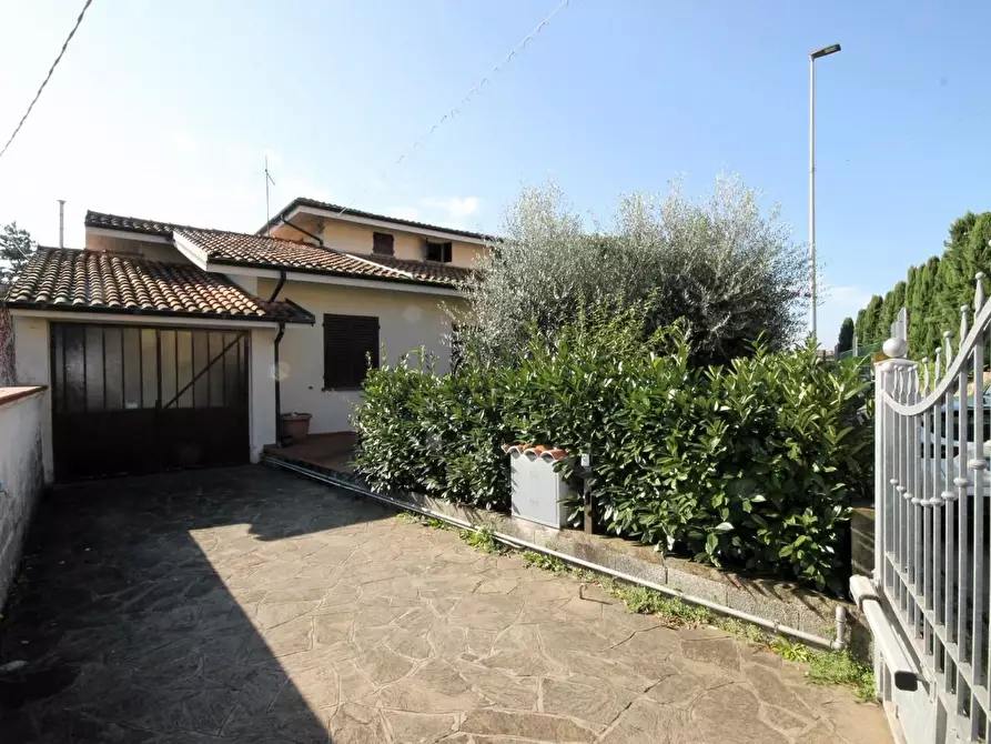 Immagine 8 di Villa in vendita  a Porcari