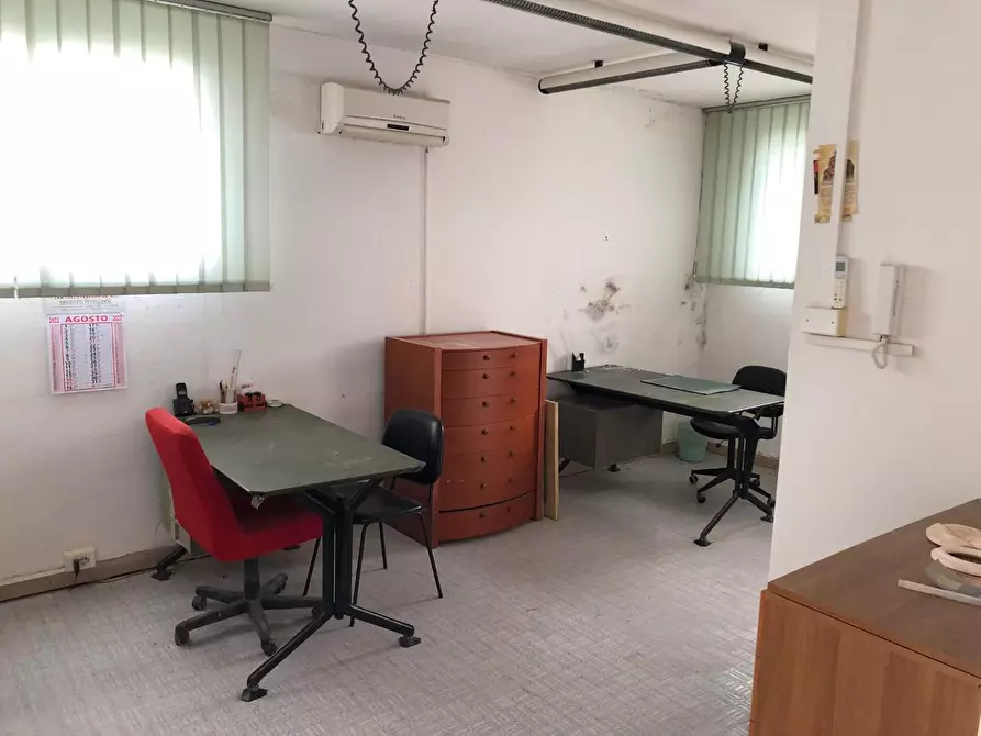 Immagine 26 di Attività artigianale in vendita  a Ponsacco