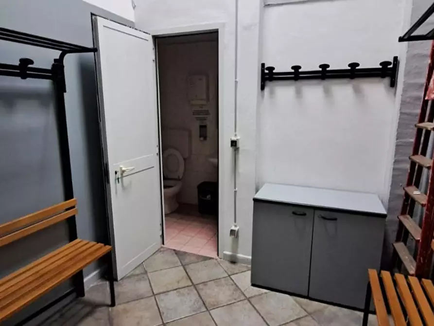 Immagine 13 di Capannone industriale in vendita  a Livorno