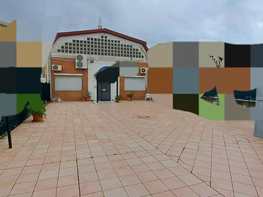 Immagine 8 di Capannone industriale in vendita  a Livorno