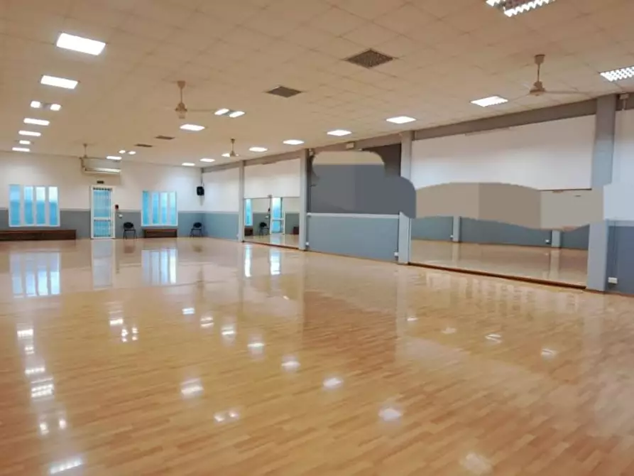 Immagine 7 di Capannone industriale in vendita  a Livorno