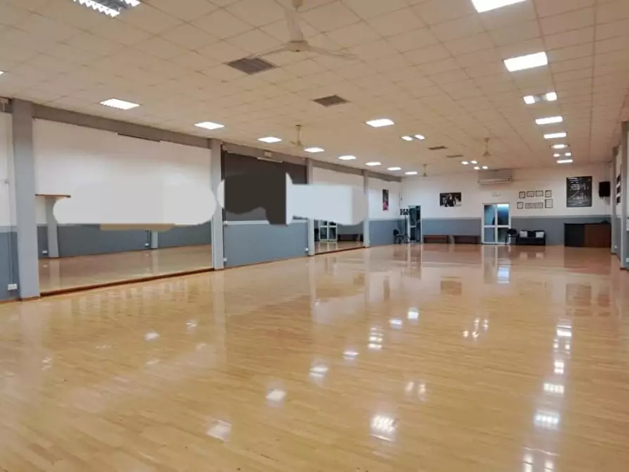 Immagine 4 di Capannone industriale in vendita  a Livorno