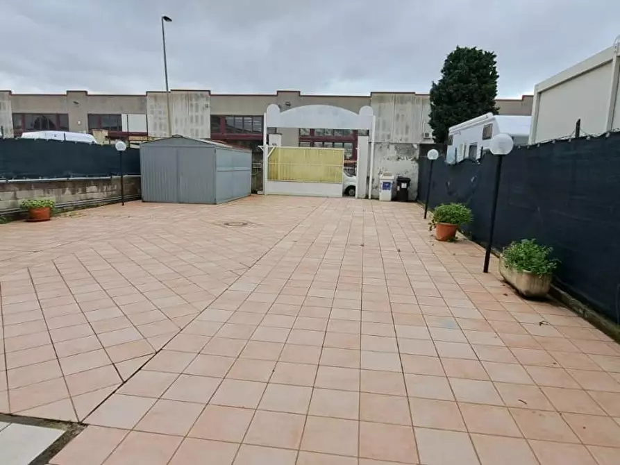 Immagine 9 di Capannone industriale in vendita  a Livorno