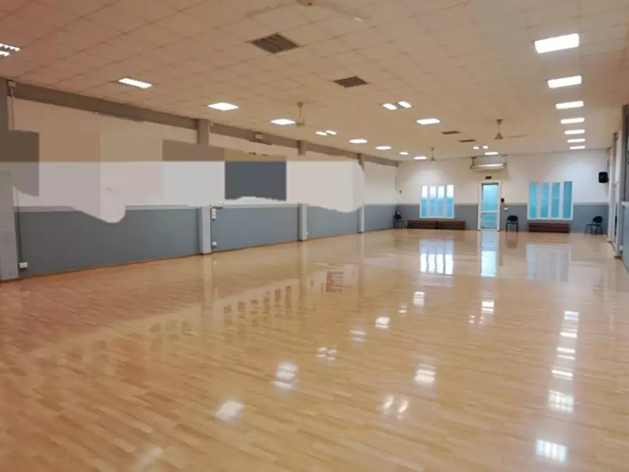 Immagine 3 di Capannone industriale in vendita  a Livorno