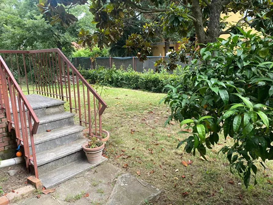 Immagine 21 di Villa in vendita  a Capraia E Limite