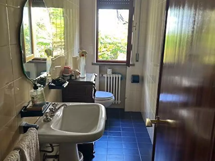 Immagine 10 di Villa in vendita  a Capraia E Limite