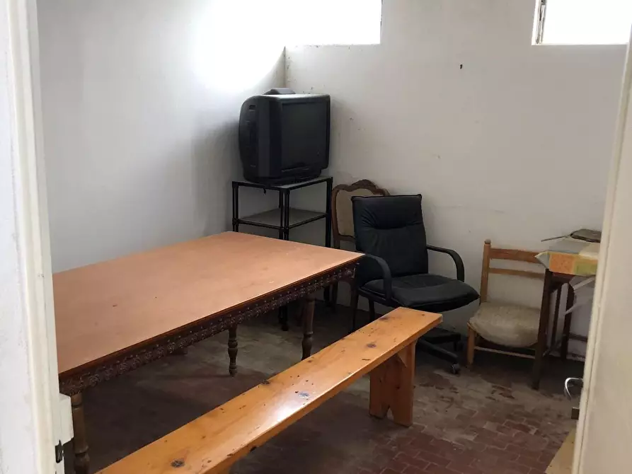 Immagine 29 di Capannone industriale in affitto  a Ponsacco