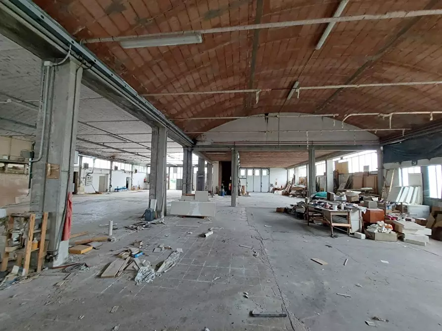 Immagine 22 di Capannone industriale in affitto  a Ponsacco