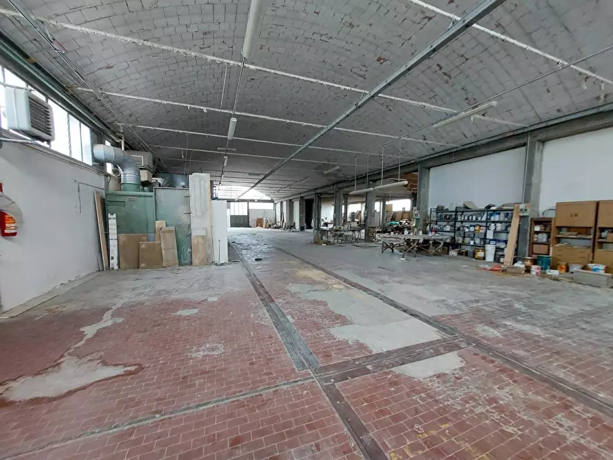 Immagine 13 di Capannone industriale in affitto  a Ponsacco