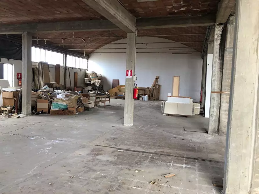Immagine 16 di Capannone industriale in affitto  a Ponsacco