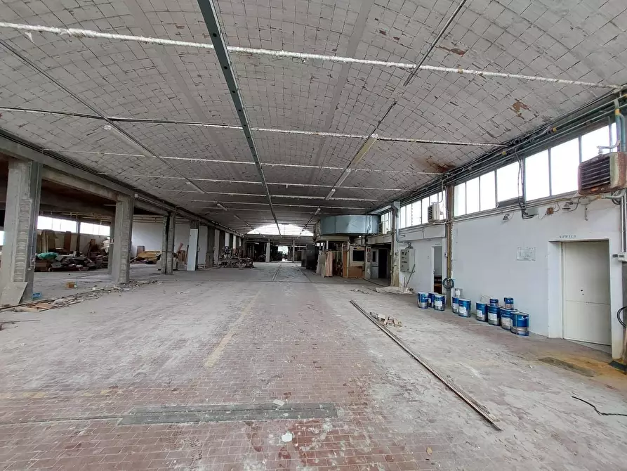 Immagine 12 di Capannone industriale in affitto  a Ponsacco