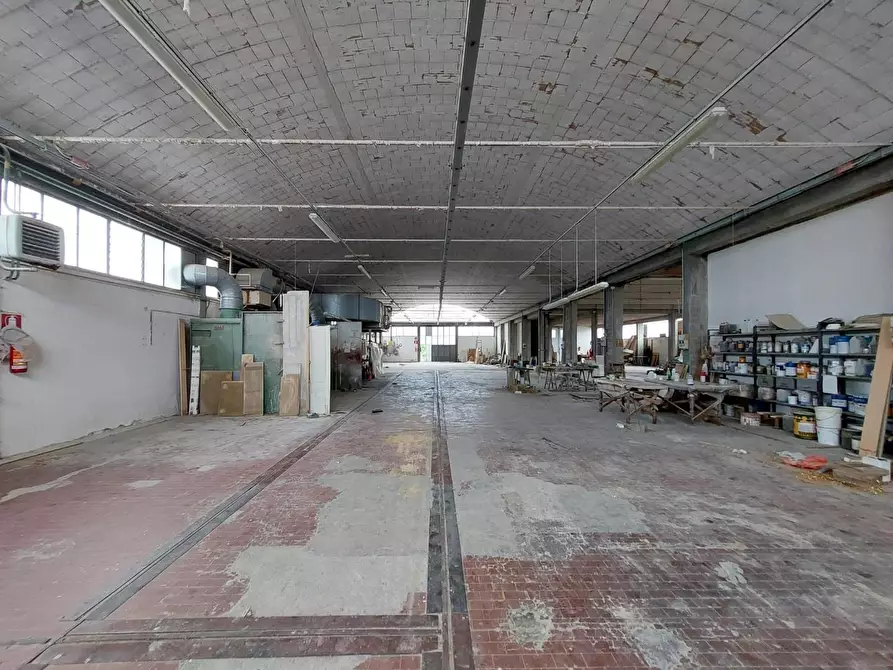 Immagine 17 di Capannone industriale in affitto  a Ponsacco