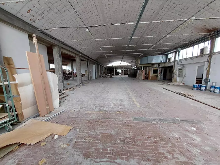 Immagine 8 di Capannone industriale in affitto  a Ponsacco