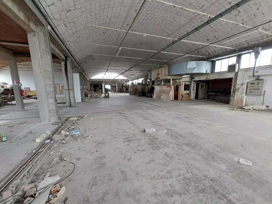 Immagine 21 di Capannone industriale in affitto  a Ponsacco