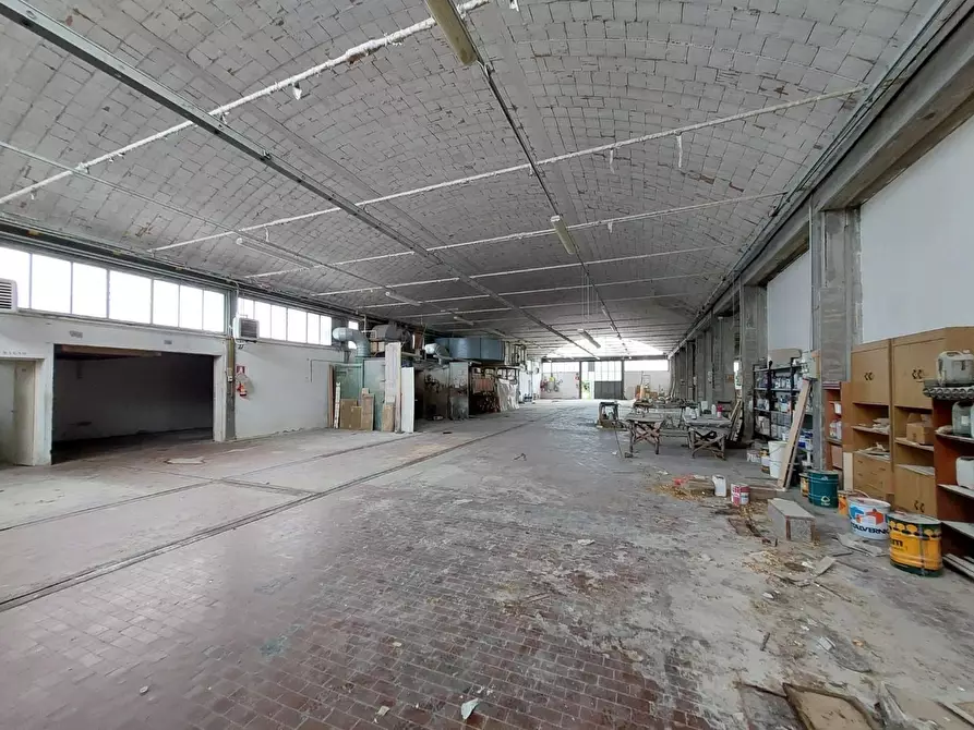 Immagine 10 di Capannone industriale in affitto  a Ponsacco