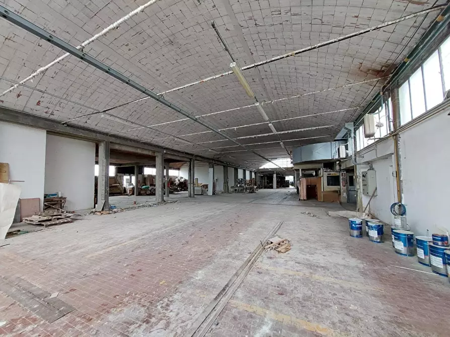 Immagine 11 di Capannone industriale in affitto  a Ponsacco