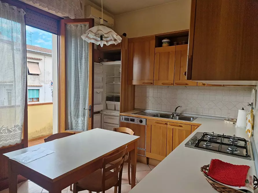 Immagine 2 di Villa in vendita  a Poggio A Caiano