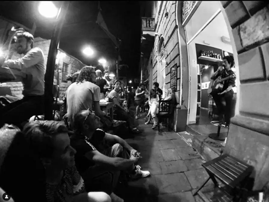 Immagine 2 di Attività commerciale in vendita  a Pisa