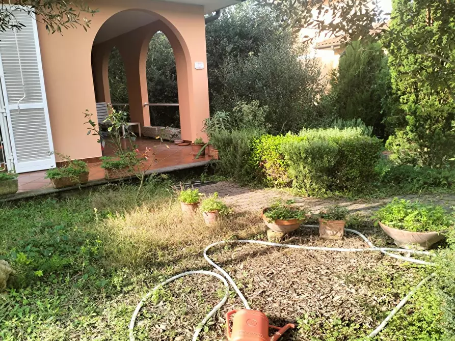 Immagine 7 di Villetta a schiera in vendita  a Livorno