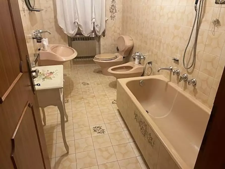 Immagine 22 di Casa semindipendente in vendita  a Massa