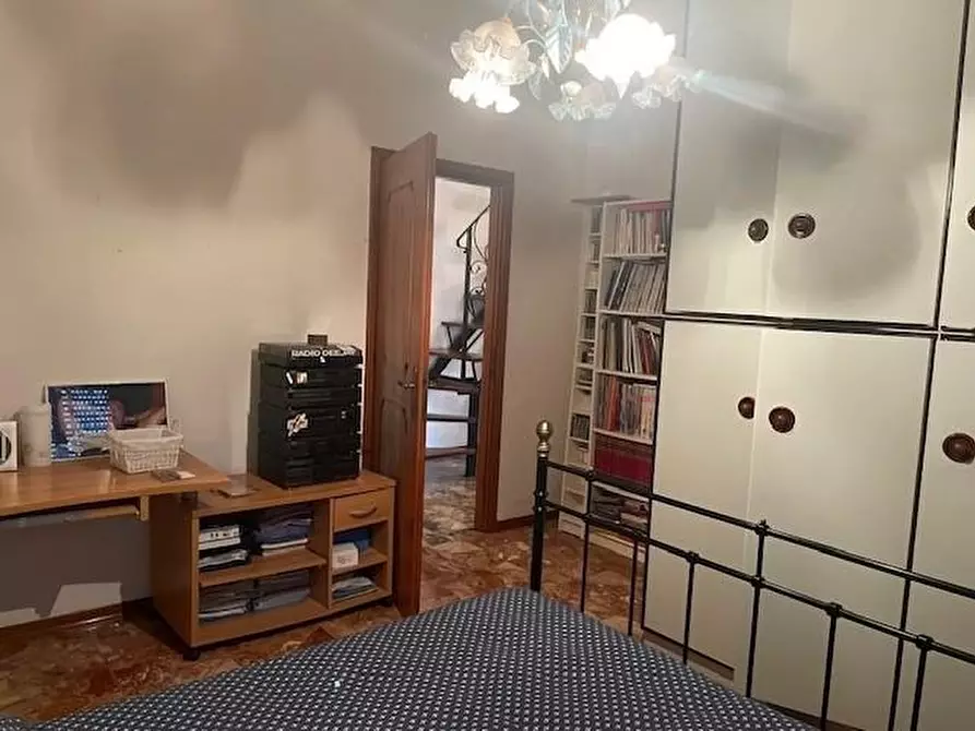 Immagine 14 di Casa semindipendente in vendita  a Massa