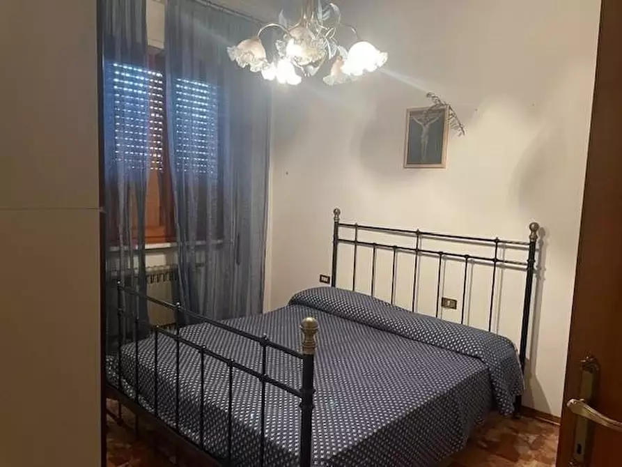 Immagine 13 di Casa semindipendente in vendita  a Massa