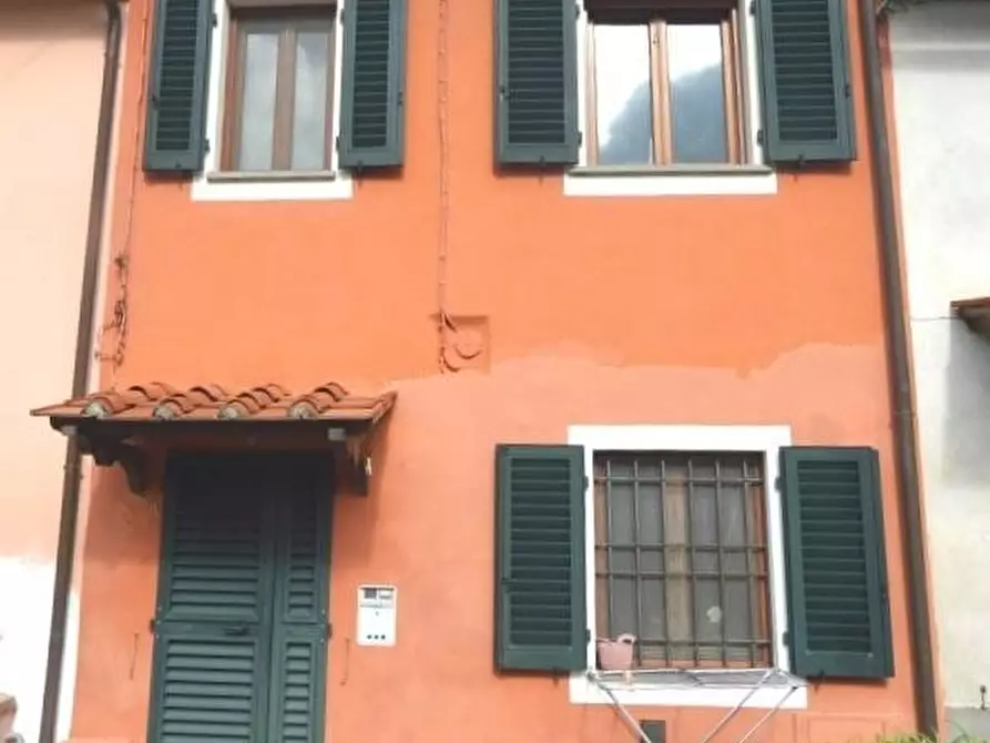 Immagine 1 di Terratetto in vendita  a Lucca