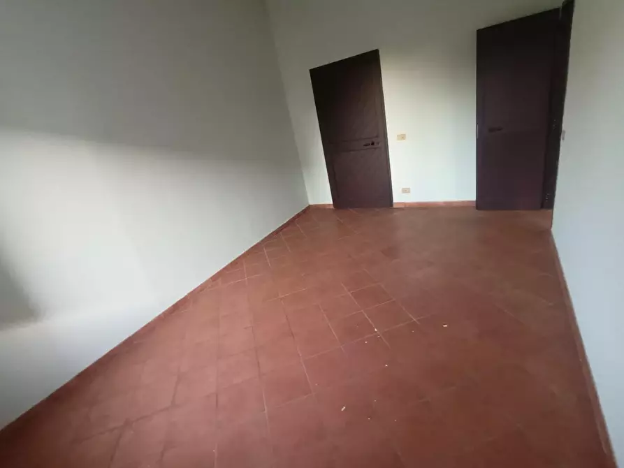 Immagine 8 di Ufficio in vendita  a Lucca