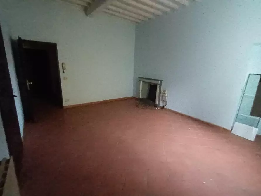 Immagine 10 di Ufficio in vendita  a Lucca