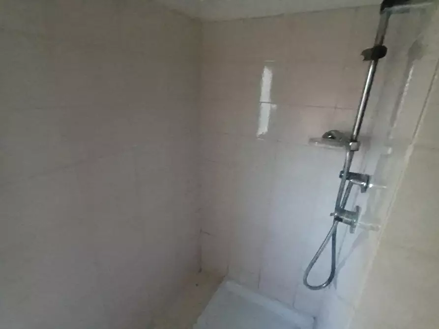 Immagine 2 di Ufficio in vendita  a Lucca