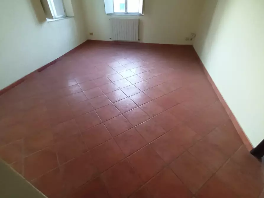 Immagine 5 di Ufficio in vendita  a Lucca