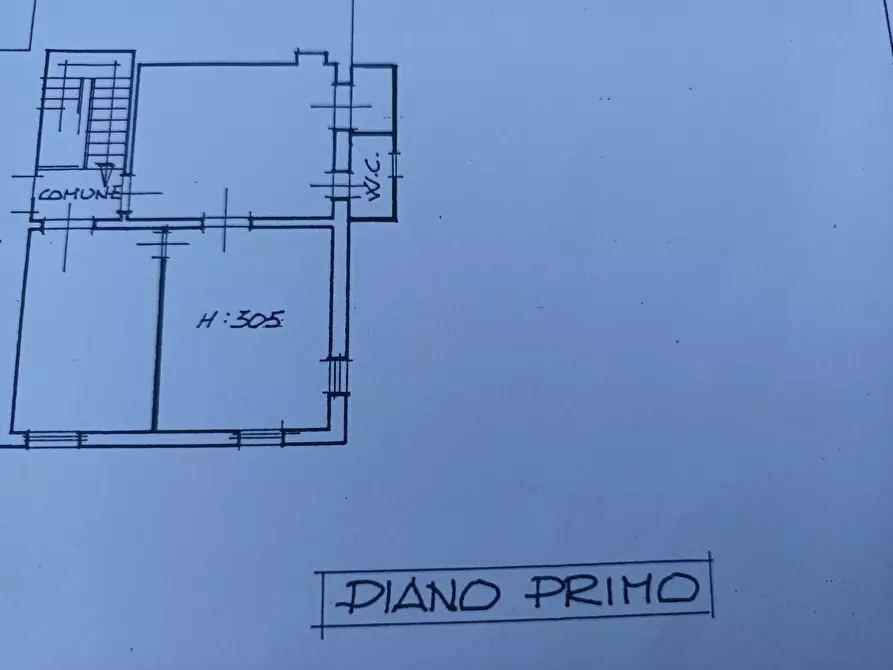 Immagine 11 di Ufficio in vendita  a Lucca