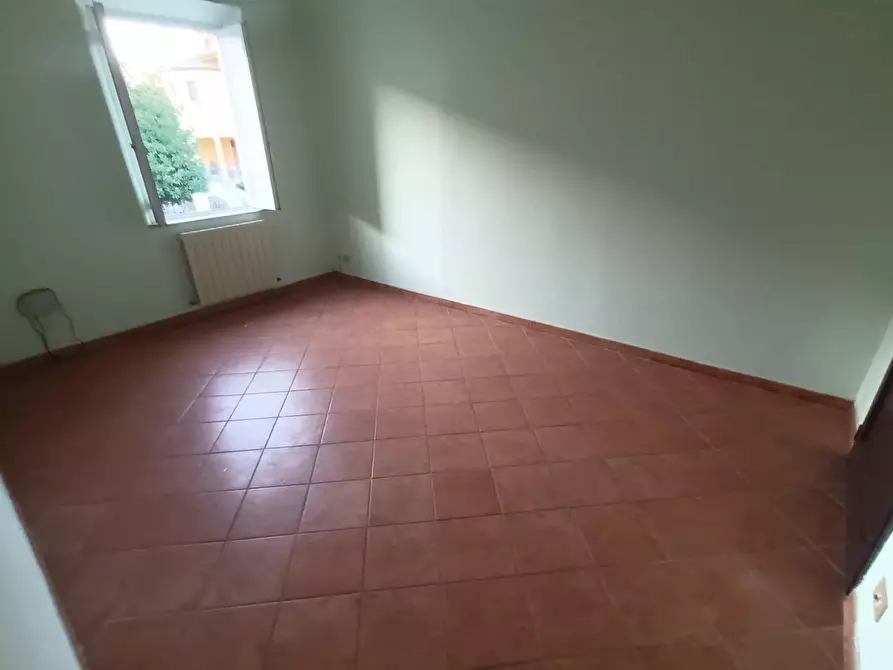 Immagine 9 di Ufficio in vendita  a Lucca