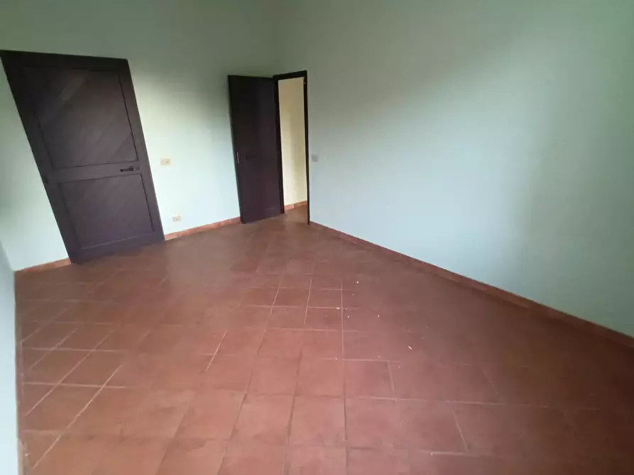 Immagine 7 di Ufficio in vendita  a Lucca